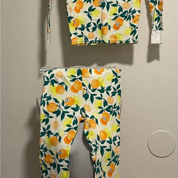 Old Navy Long Sleeve Pajama Set - Oranges & Lemons - Picture 12 of 13